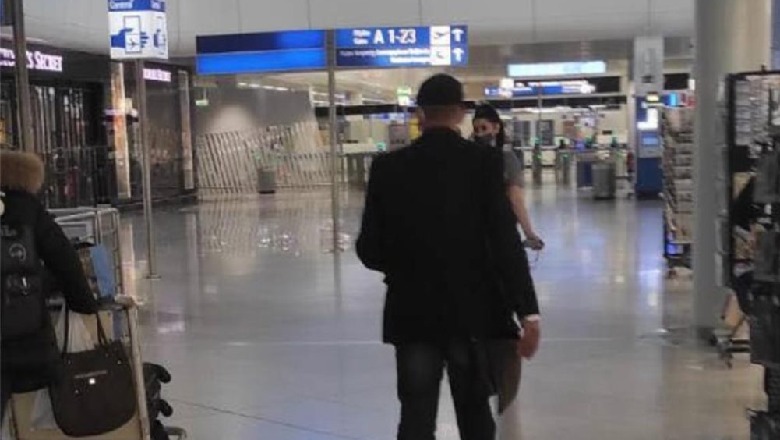 Greqi/ Vidhte çantat e udhëtarëve nëpër aeroporte me ndihmën e një çadre, arrestohet i riu