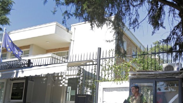  Ambasada greke dhuron teste anti-COVID falas, të gjithë banorët e moshuar të Finiqit mund të testohen pa paguar