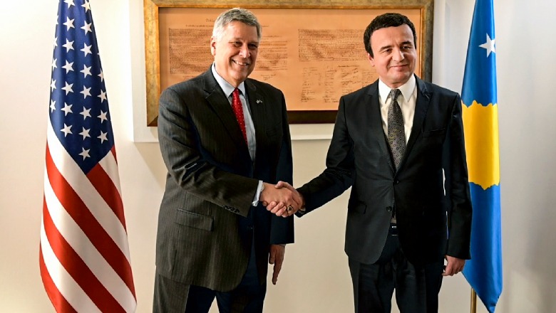 Ambasadori amerikan në Kosovë Kosnett, i përgjigjet deklaratave për krijimin e ‘Shqipërisë së Madhe’: Ky nuk është vizoni i SHBA-së për Ballkanin! 