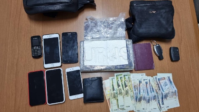 Arrestohen 2 shpërndarësit e drogës në Tiranë! Tentuan t'i ikin policisë, por u kapën! U gjendet 1 kg kokainë, celularë dhe lekë (EMRAT)