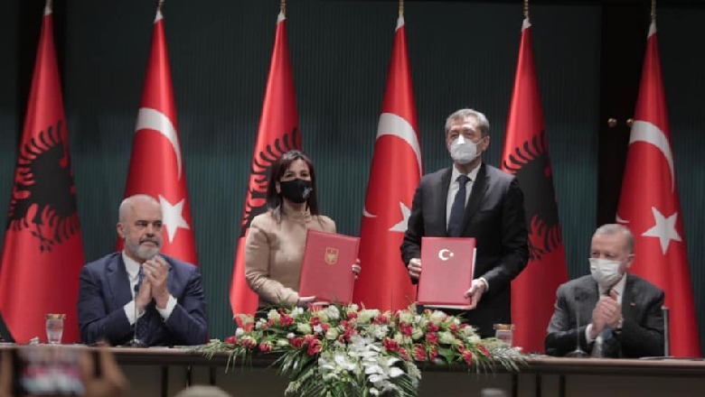 Gjuha turke lëndë me zgjedhje në shkollat shqiptare, miratohet në fletoren zyrtare marrëveshja me Turqinë, atje do të mësohet gjuha shqipe