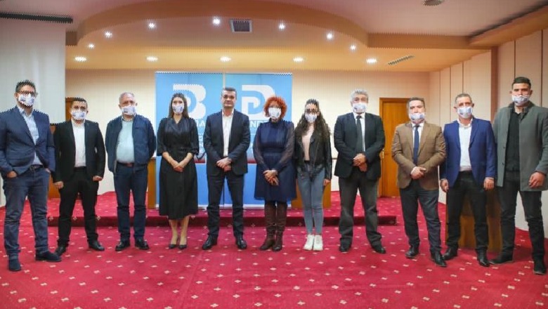 Bindja Demokratike hap fushatën në Korçë, Patozi: Partitë e vjetra janë karta të djegura, e tregoi përplasja te FRD dhe në Elbasan