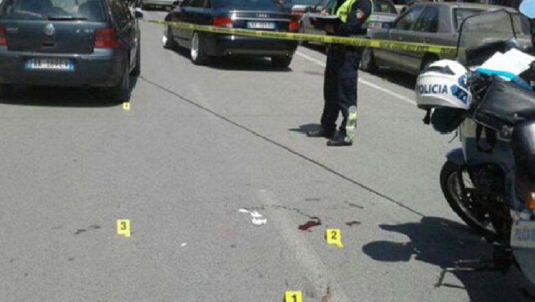 Përplasen dy makina në autostradën Tiranë-Durrës, vdes 60-vjeçarja