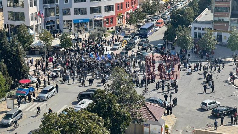 FOTO: Takimi 'madhështor' i Lulzim Bashës në Shkodër