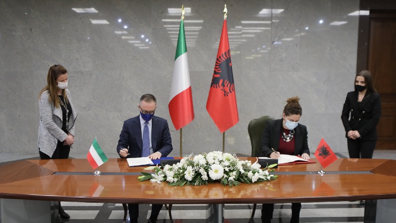 Firmoset marrëveshja, Italia njeh zyrtarisht patentat shqiptare! Brenda disa javësh nis zbatimi