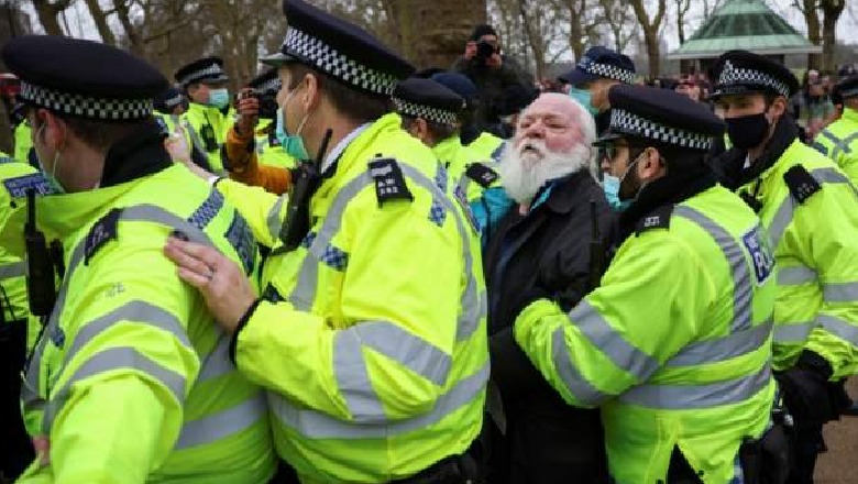 Përplasje të dhunshme mes policisë dhe protestuesve kundër masave anti-COVID në Londër dhe Berlin
