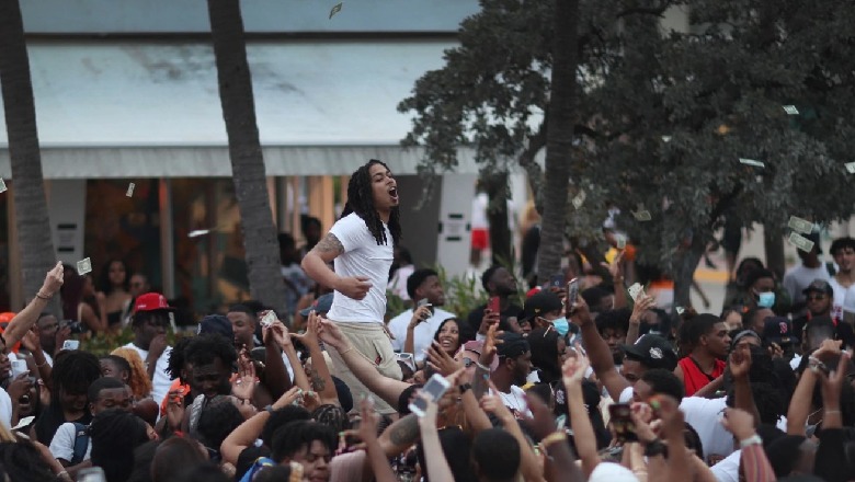 Në të gjithë SHBA lirohen masat, në Miami Beach vendoset ndalim-qarkullimi për të frenuar mbrëmjet e studentëve