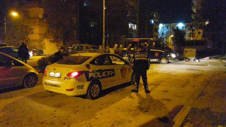 Konflikt mes 4 personave në një lokal tek ’21-Dhjetori’ në Tiranë, njëri prej tyre nxjerr armën dhe qëllon në ajër