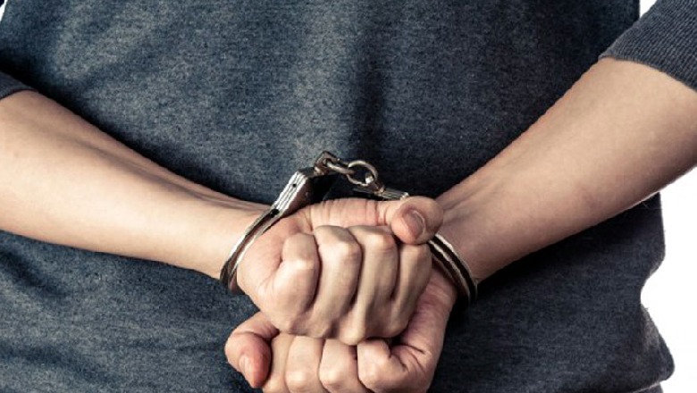 U kapën me kokainë e thikë me vete, arrestohen dy të rinjtë në Tiranë