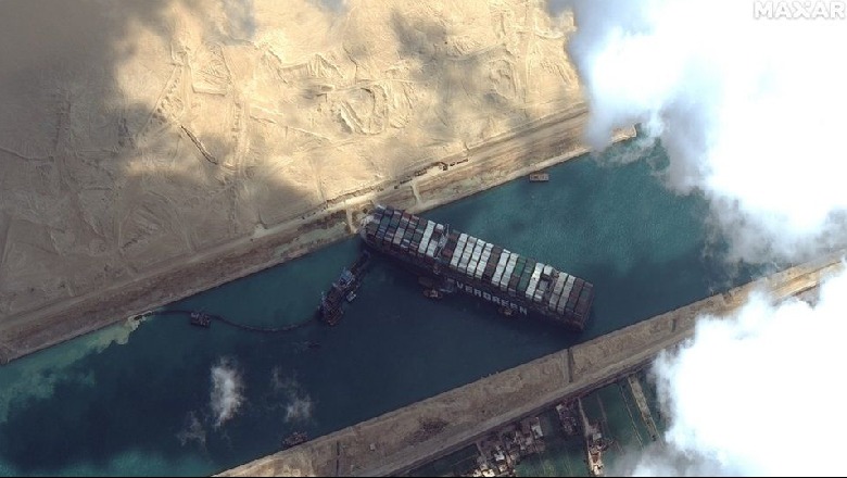 Kanali i Suezit drejt normalizimit, lëviz anija “Evergreen” 