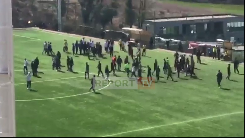 Sherr masiv pas një penalltie gjatë ndeshjes së ekipeve U-19, Fotball Republic dhe Teuta! Përfshihen edhe prindërit! FSHF: Të arrestohen autorët  (VIDEO) 