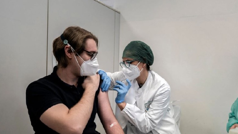 Më të ekspozuarit ndaj COVID-19, Italia bën të detyrueshëm vaksinimin për personelin mjekësor dhe farmacistët 