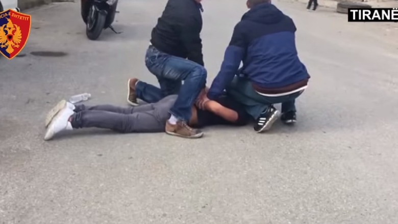 Shpërndanin kanabis dhe kokainë në doza të vogla, arrestohen 4 të rinj në Tiranë