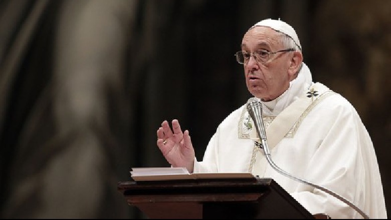 Operohet Papa Françeskut, mjeku: Shkoi mirë, do t’i duhet të qëndrojë edhe për pesë ditë në spital