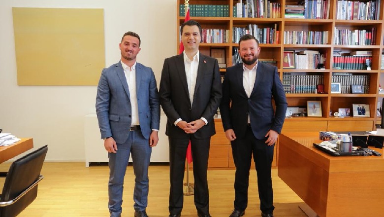 'Ia mori Ramës', Basha pret në zyrën e tij dy ish-drejtues të PS në Durrës: Ka edhe socialistë që e duan ndryshimin