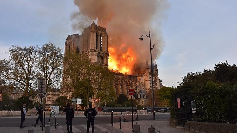 Sot 2 vite nga zjarri që përfshiu Katredalen e Notre-Dame në Paris! COVID-i shtyn restaurimin, Macron: Mund të përfundojë në 2026