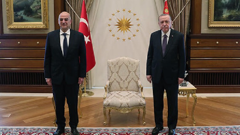 Tensionet Greqi-Turqi, përfundon takimi Erdogan-Dendias