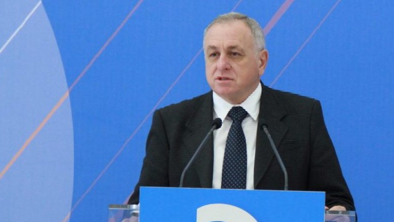 Tritan Shehu kallëzon penalisht në prokurori 7 kryetarët e bashkive të qarkut Gjirokastër dhe drejtuesit e institucioneve publike