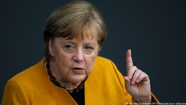 Angela Merkel merr dozën e parë të vaksinës AstraZeneca! Kancelarja: Çelësi për të mposhtur pandeminë është vaksinimi