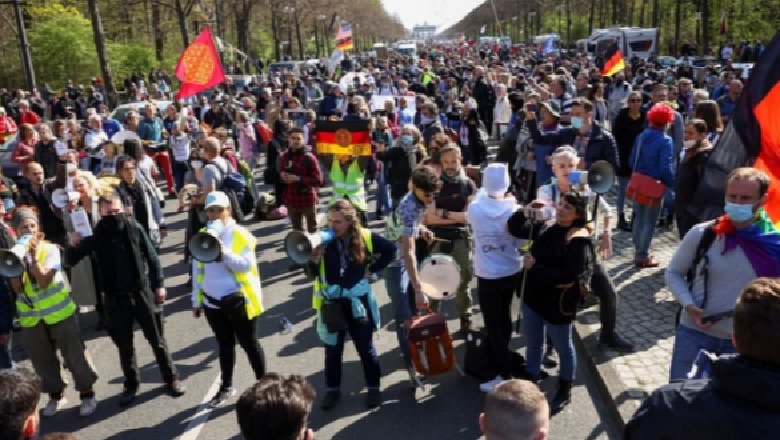  Gjermanët protestojnë kundër ligjit të ri për masat e reja kufizuese