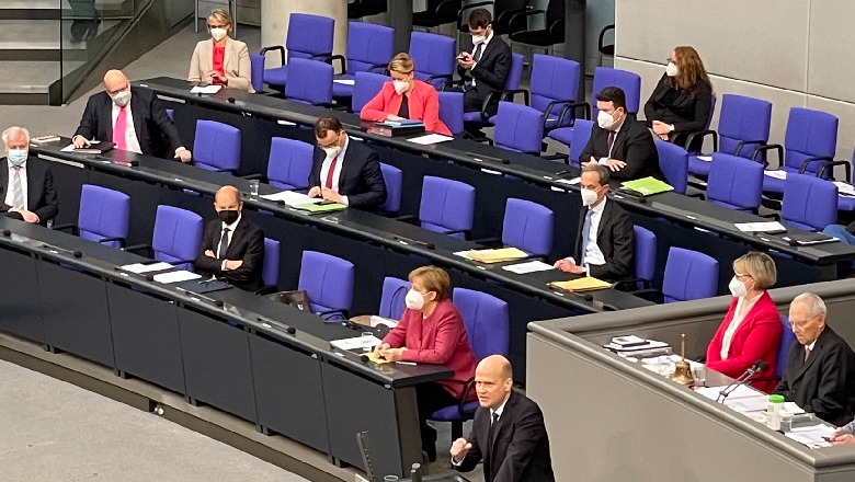Lufta kundër COVID-19, Gjermania miraton ligjin për masa më të rrepta kufizuese