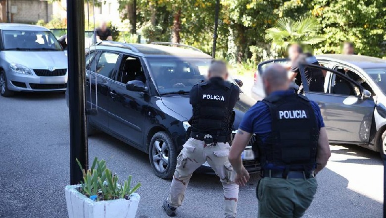 Qëlloi me armë drejt shtëpisë së një personi në Tiranë, arrestohet 27 vjeçari për vrasje të mbetur në tentativë
