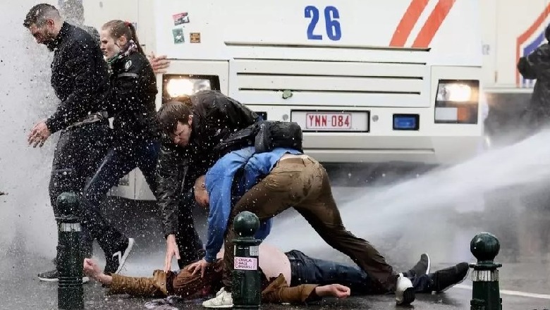 Protestuan me festë kundër kufizimeve anti-COVID, policia belge arreston 132 persona