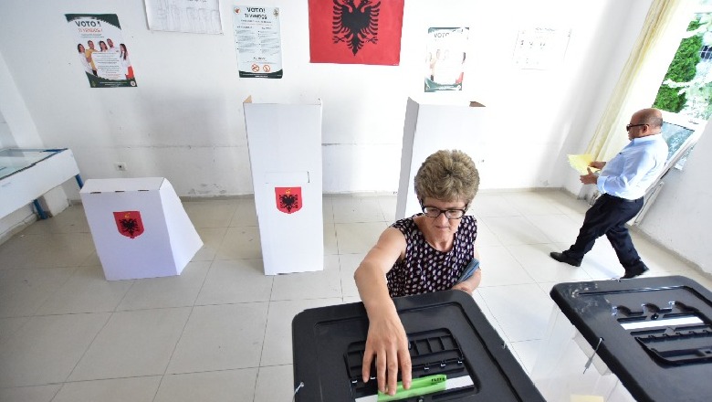 Shqiptarët tradhtojnë më lehtë gruan 30 vjet të martuar, sesa partinë që kanë 30 vjet duke e votuar