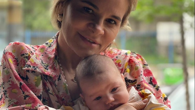Nisin procedurat për shkarkimin e presidentit Meta, Kryemadhi publikon foton e ngrohtë me një bebe: Fëmijët e vegjël dhe e ardhmja e tyre kanë rëndësi