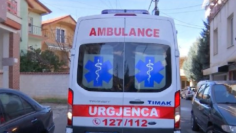 Sherr mes të rinjve në Elbasan, 15 vjeçari plagoset me thikë