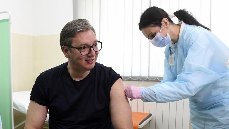 Serbia do të paguajë qytetarët që vaksinohen kundër COVID-19