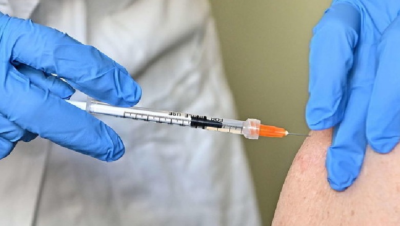 Iu injektuan gabimisht 6 doza të vaksinës së koronavirusit, 23-vjeçarja italiane: Më dhemb gjithçka dhe kam frikë. Mjekët nuk e dinë çfarë pasojash mund të kem