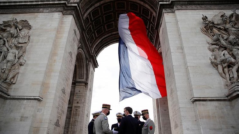 Shefi i shtabit të përgjithshëm francez u bën thirrje ushtarakëve të japin dorëheqjen pas nënshkrimit të letrës paralajmëruese të 'Grushtit të shtetit' (VIDEO)