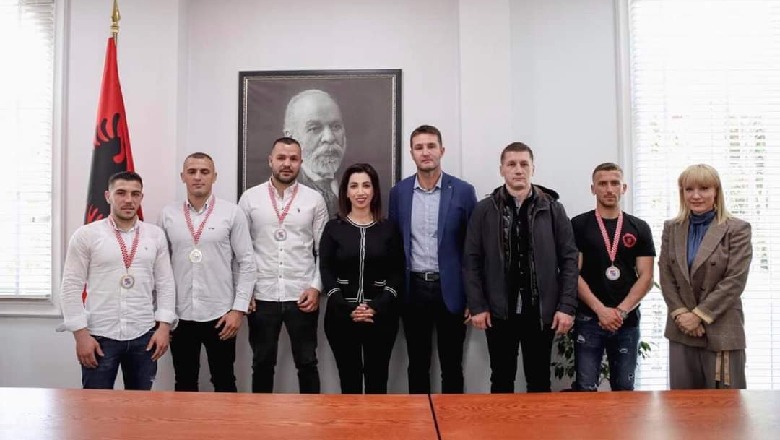 Ministrja Kushi takon boksierët shqiptar që shkëlqyen në Kampionatit Ballkanik të Boksit: Rrisim mbështetjen ndaj sportistëve elitarë