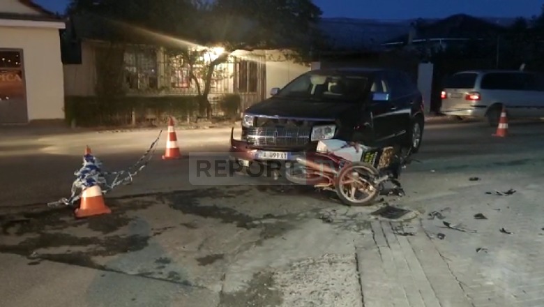 Makina përplaset me motorin në aksin rrugor Fushë Krujë-Kamëz, përfundon në spital 37-vjeçari