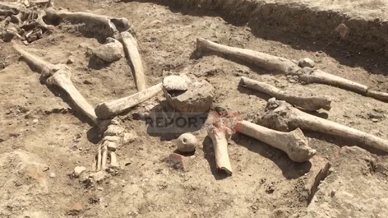 Zbulohet një varrezë e kohës romake në Apolloni, ndërpriten punimet për ndërtimin e rrugës