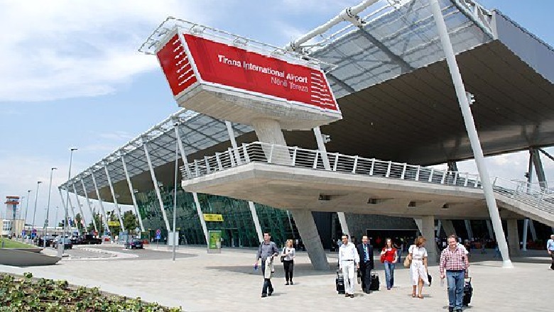 Sanksionet e BE/ Hungaria lejoi kalimin e avionit nga kryeqyteti i Bjellorusisë, Minsk! Charteri me turistë u ul në Rinas