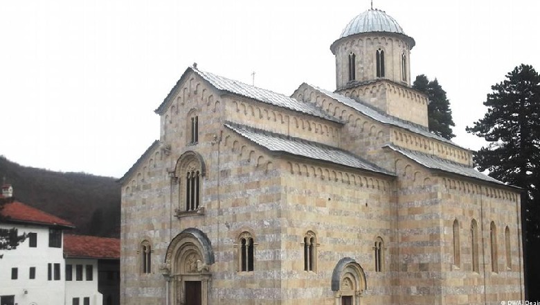 Udhëheqësit e Manastirit të Deçanit nuk pranojnë dialog me kryeministrin Kurti