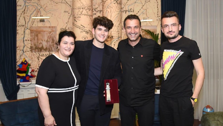 Veliaj takon Gjon Tears, shqiptarin që përfaqësoi Zvicrën: Histori suksesi, shembull për të rinjtë që me punë arrihet gjithçka