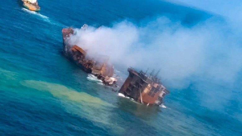 Në zjarr prej dy javësh, anija me kimikate fillon të fundoset në brigjet e Sri Lanka,  shkakton frikë në oqeanin Indian