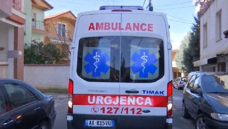 Tiranë/ Po bënte manovër kthimi, furgoni përplas për vdekje në lulishte 80-vjeçarin