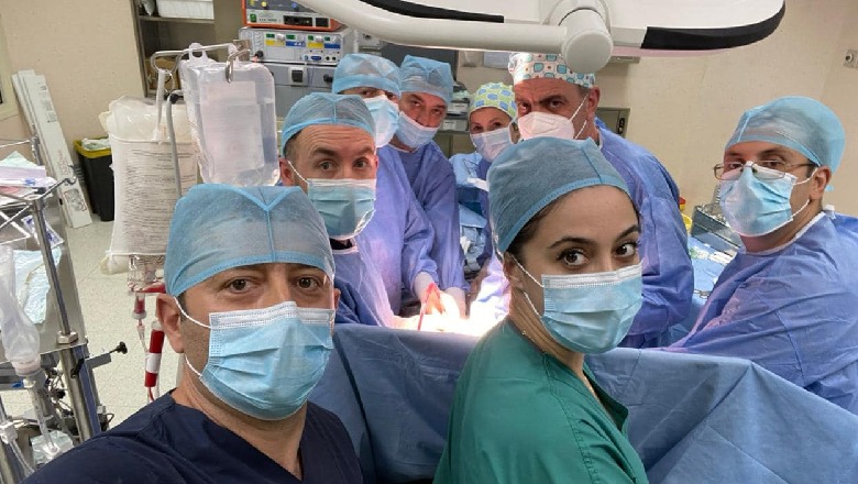 Manastirliu jep lajmin e mirë: Kryhet me sukses ndërhyrja delikate në QSUT, operacioni zgjati 7 orë, shpëton 54-vjeçarja, respekt për punën e kirurgëve