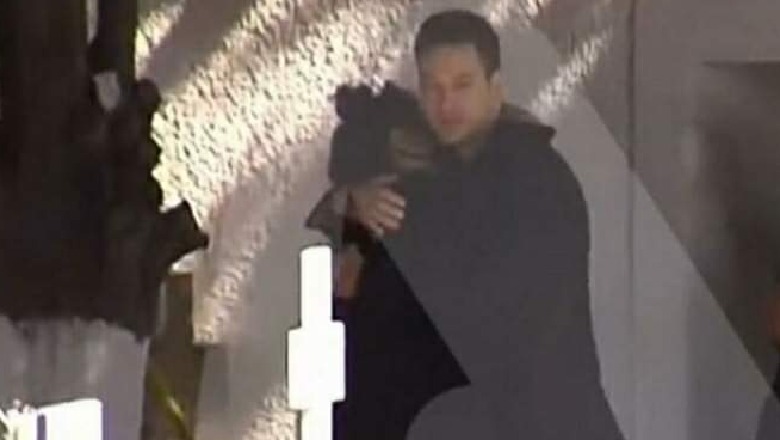 'Përqafimi i Judës', bashkëshorti vrasës pak para se të arrestohej përqafon nënë e viktimës