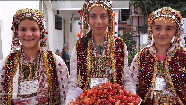 Festa 'Qershi dhe Dashuri' gjallëron Godoleshin e Elbasanit! Synon promovimi e produkteve të zonës
