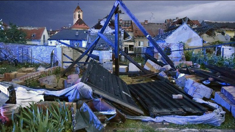' Çmendet' moti në Evropë! 3 të vdekur dhe të paktën 60 të plagosur nga tornado në Çeki! 5 të plagosur nga breshëri sa një top tenisi në Gjermani