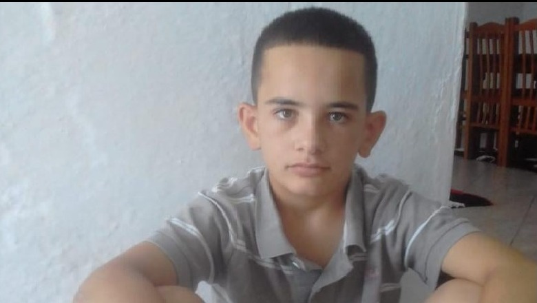 Iku nga shtëpia dhe s’u kthye më, 12 vjeçari në Tiranë ka humbur, familja bën apel për ndihmë për ta gjetur