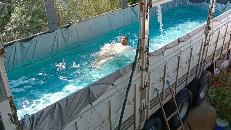 Fermeri turk gjen zgjidhjen për ditët e “nxehta”, shndërron kamionin në një pishinë private dhe freskohet 