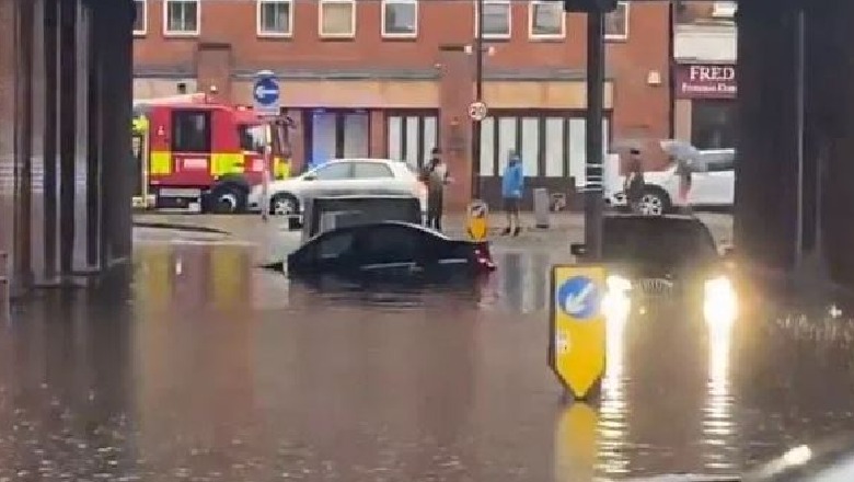 Përmbyten makina, shtëpi dhe dyqane, Londra zgjohet ‘nën pushtetin e ujit’