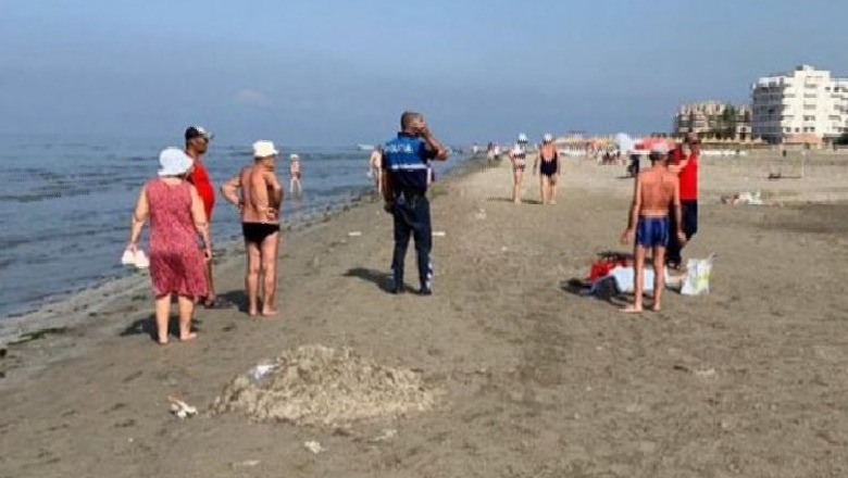 Pushimet kthehen në tragjedi, mbytet një pushues serb në plazhin e Durrësit