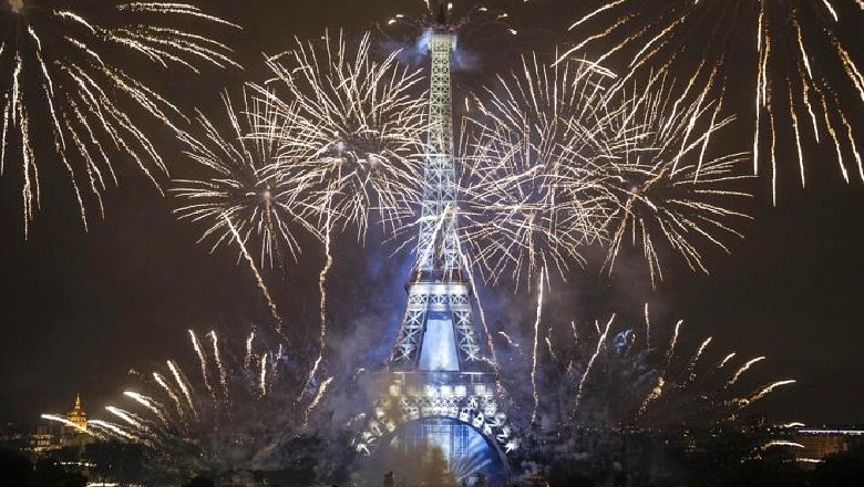 E mbyllur për herë të parë pas Luftës së Dytë Botërore për shkak të pandemisë, ‘Kulla Eiffel’ është gati të mirëpresë sërish të dashuruarit nën dritat e saj 